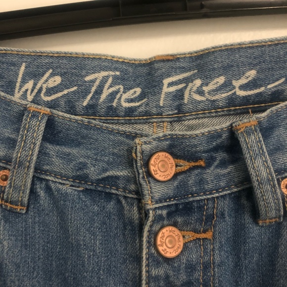 We The Free Regular High Rise Distressed Light Wash Raw Hem Button Fly Jeans - Picture 7 of 8
